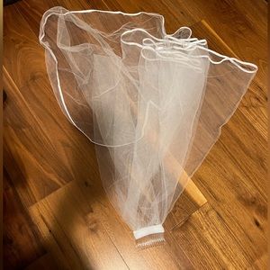 Finger tip length veil
